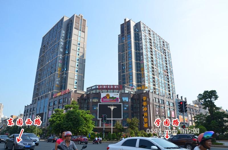 路与东园路交叉路口,项目共规划建设两栋楼宇,其中,金领楼为写字楼