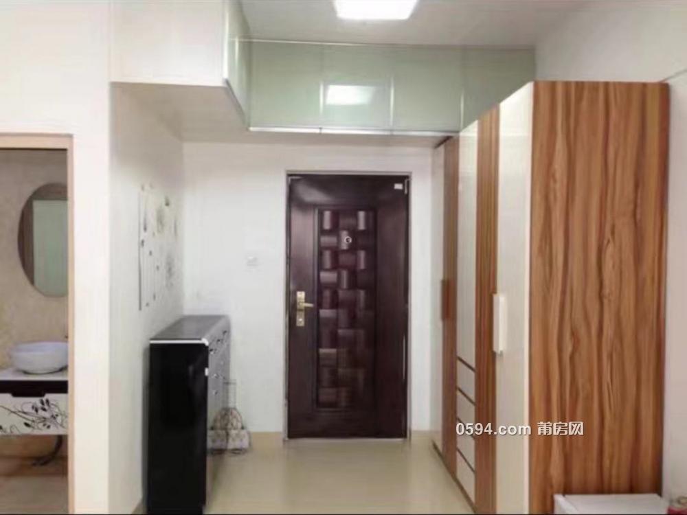 華僑新城 單身公寓 精致裝修家具家電齊全電梯房