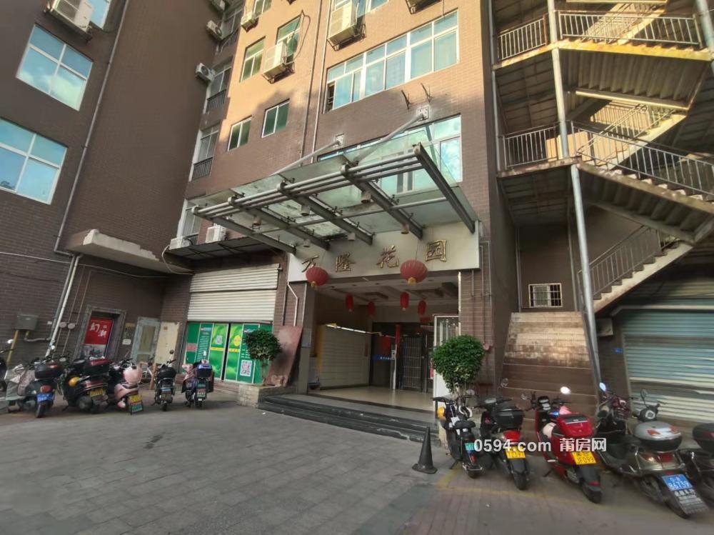 市中心地段 筱塘 附件 萬隆花園電梯高層120平精裝4房證滿