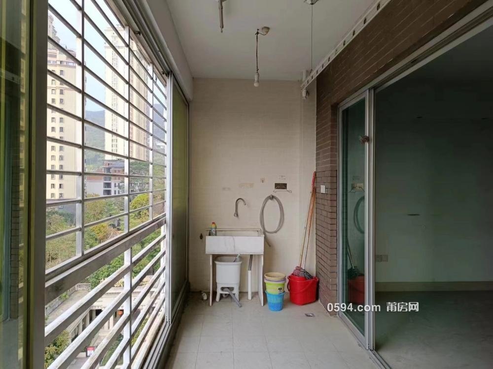 华东城市广场 电梯房13500 中层 中装4房 逸夫 小 学 对面套房-