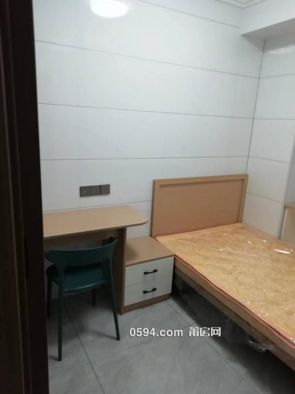全新豪華裝修，拎包入住