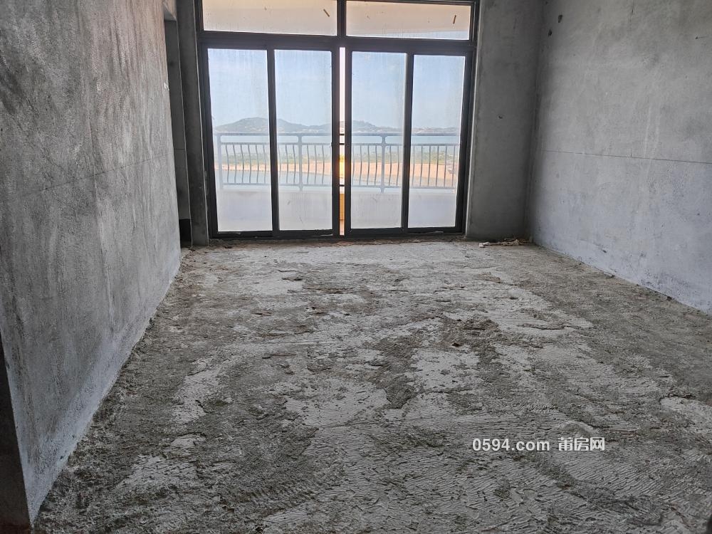 前排海景大平層無遮擋，毛坯7房一平5700元，碧桂園浪琴灣