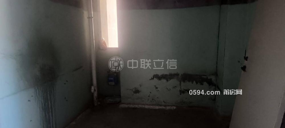 體育中心旁 辰門兜中層 毛坯三房 高性價比 證滿兩年