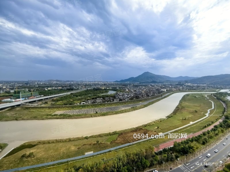 城南 聯(lián)創(chuàng)國際廣場 頭排溪景房高層精裝四房！視野無遮