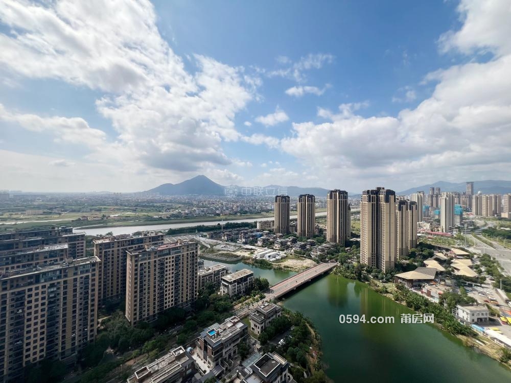 萬科城四期頭排溪景  高層4房 三面光視野超好