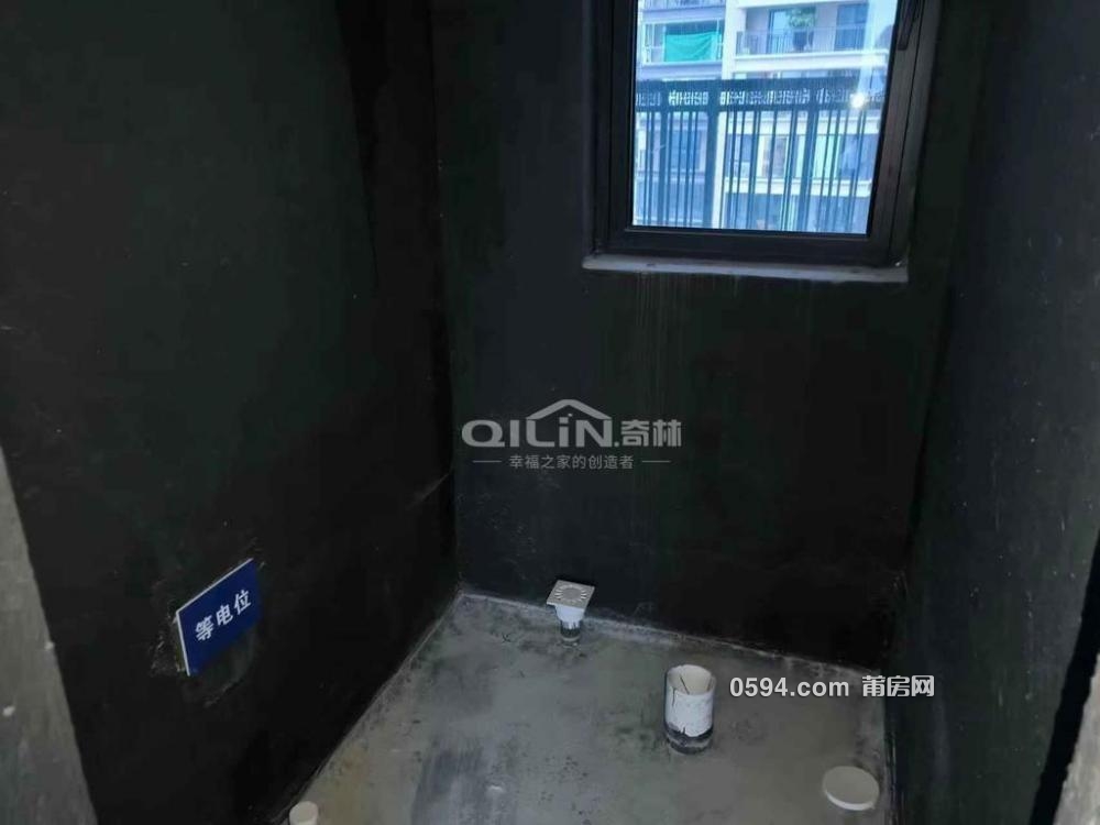 麟峰小區(qū)旁建發(fā)磐龍府小三房戶型好看房方便毛坯自住裝修