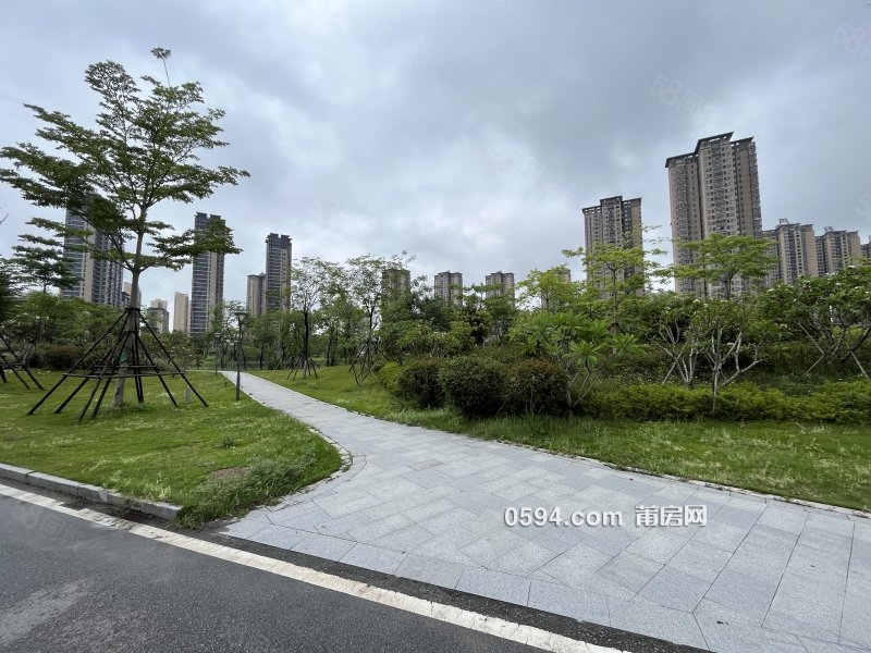 正榮 富力陡門張鎮(zhèn) 建發(fā) 玉湖壹號(hào) 高層四房 東南朝向