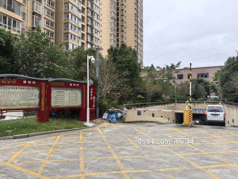 前后看溪景 濱溪佳園高層毛坯三房雙陽臺南北通透戶型 