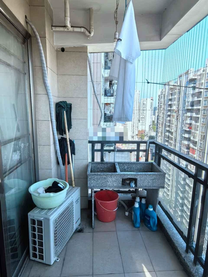 福建省莆田市荔城區(qū)拱辰街道八二一中街918號(hào)辰門兜小區(qū)6號(hào)樓3梯1607室房地產(chǎn)