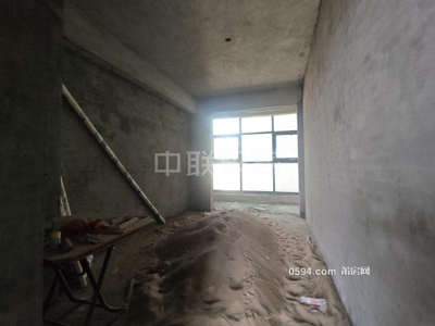 五中门口中福雅苑楼中楼 使用面积有500平 三个私家大露台-莆田二手房 五中门口中福雅苑楼中楼 使用面积有500平 三个私家大露台-莆田二手房