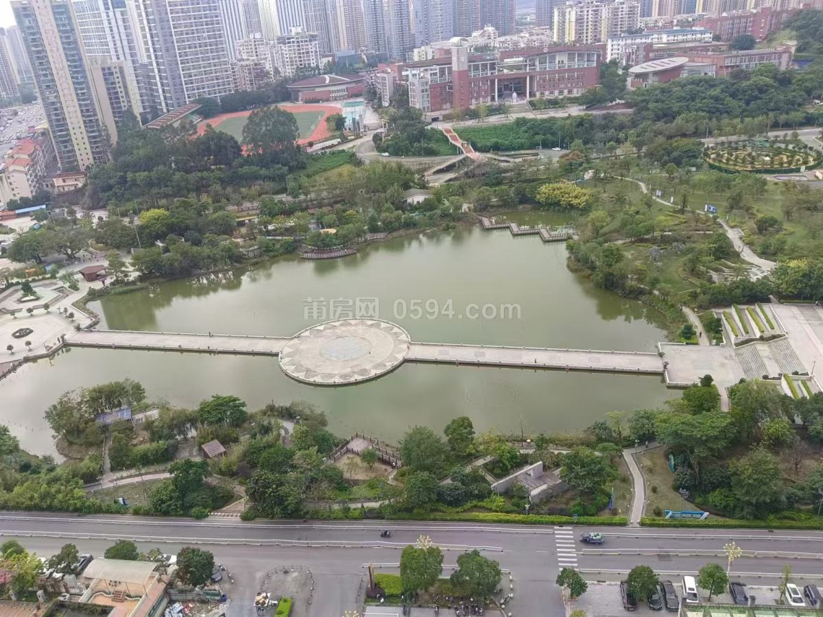 南湖公園頭排 名邦豪苑高層毛坯3房贈(zèng)送入戶花園 萬(wàn)達(dá)廣